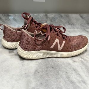 New balance women’s size 9.5 blush maroon sneaker